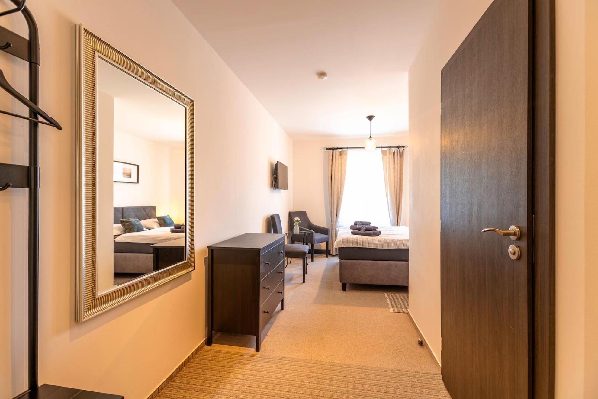 Restaurace Hotel Praha Nizbor Luaran gambar