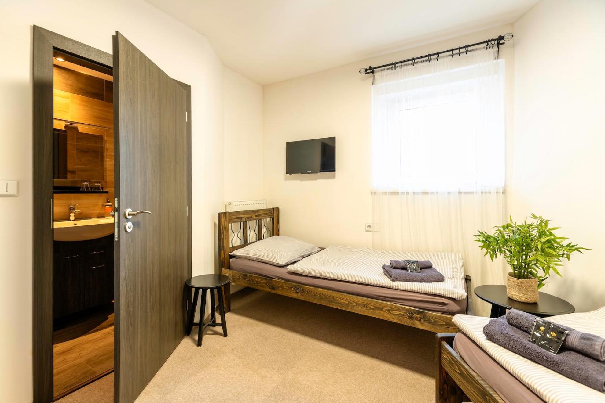 Restaurace Hotel Praha Nizbor Luaran gambar